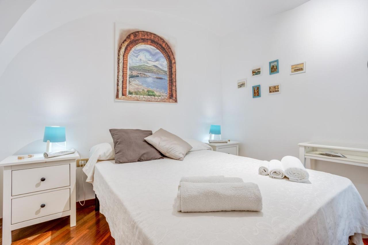 Guesthost - Casa Querida Central & Elegant Flat เนเปิลส์ ภายนอก รูปภาพ