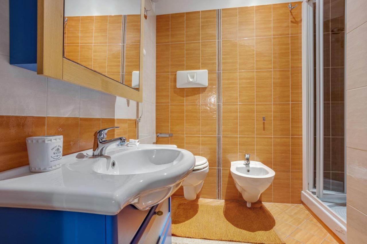 Guesthost - Casa Querida Central & Elegant Flat เนเปิลส์ ภายนอก รูปภาพ