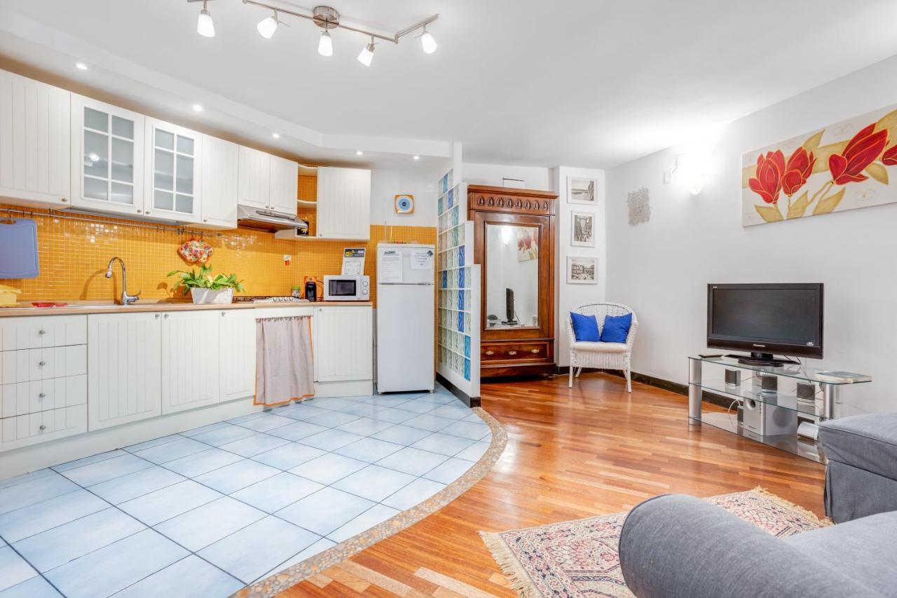 Guesthost - Casa Querida Central & Elegant Flat เนเปิลส์ ภายนอก รูปภาพ