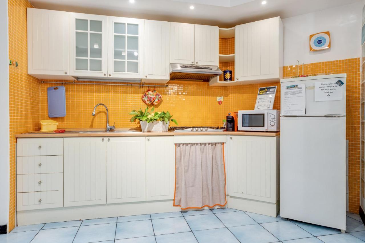 Guesthost - Casa Querida Central & Elegant Flat เนเปิลส์ ภายนอก รูปภาพ