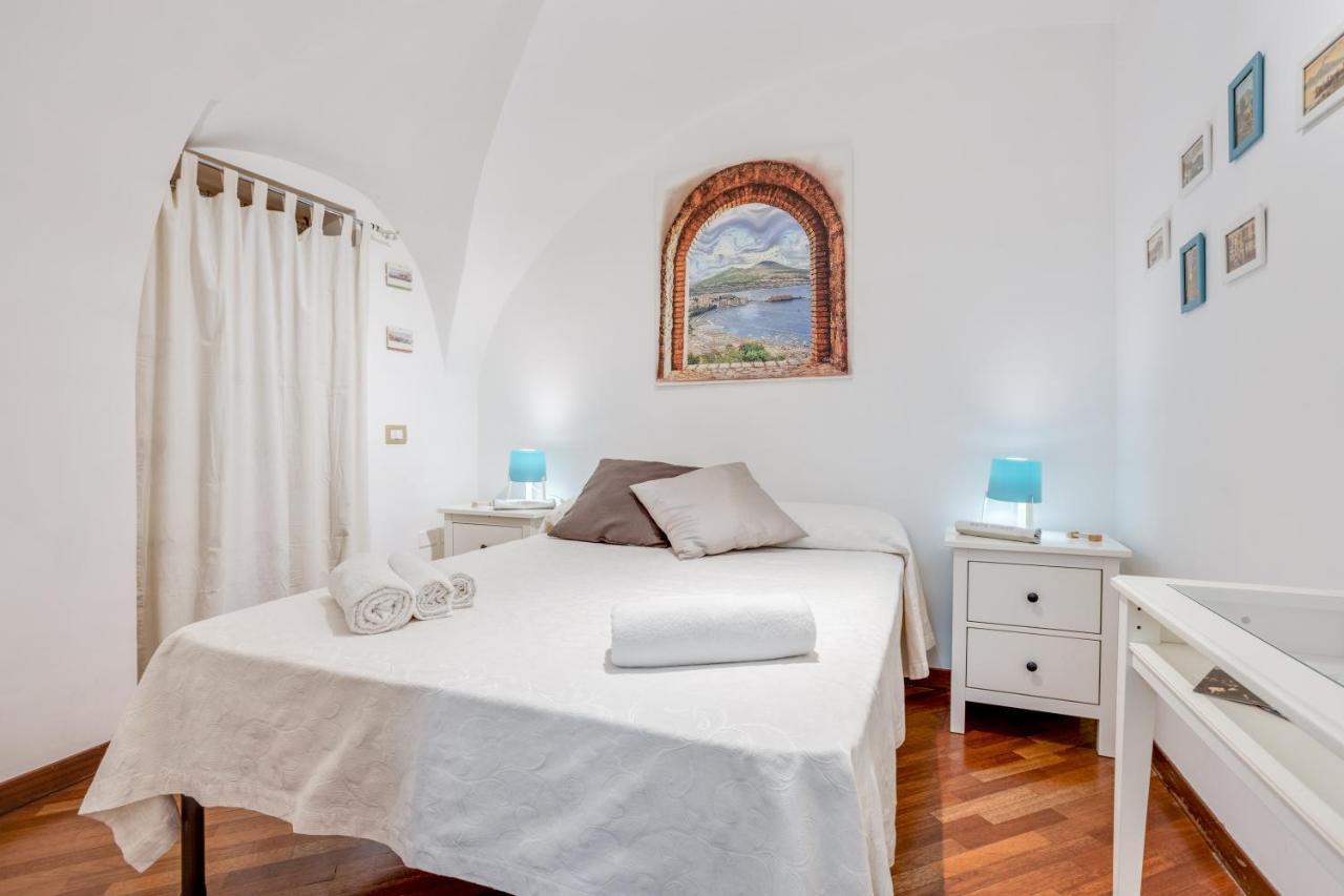 Guesthost - Casa Querida Central & Elegant Flat เนเปิลส์ ภายนอก รูปภาพ