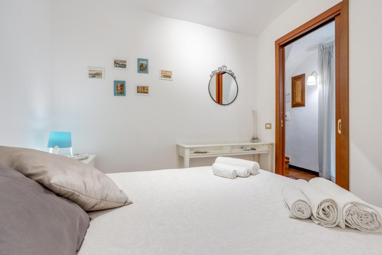 Guesthost - Casa Querida Central & Elegant Flat เนเปิลส์ ภายนอก รูปภาพ